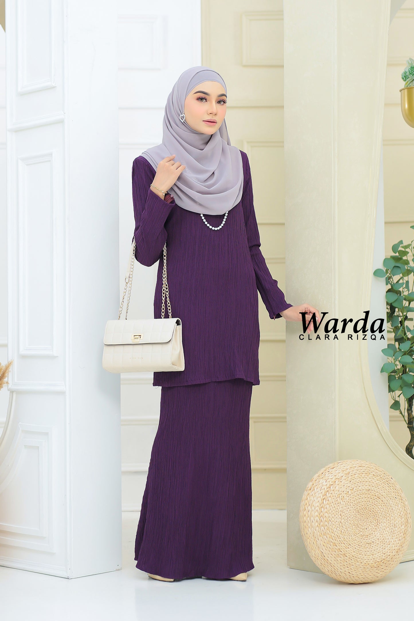 Warda - Dark Purple