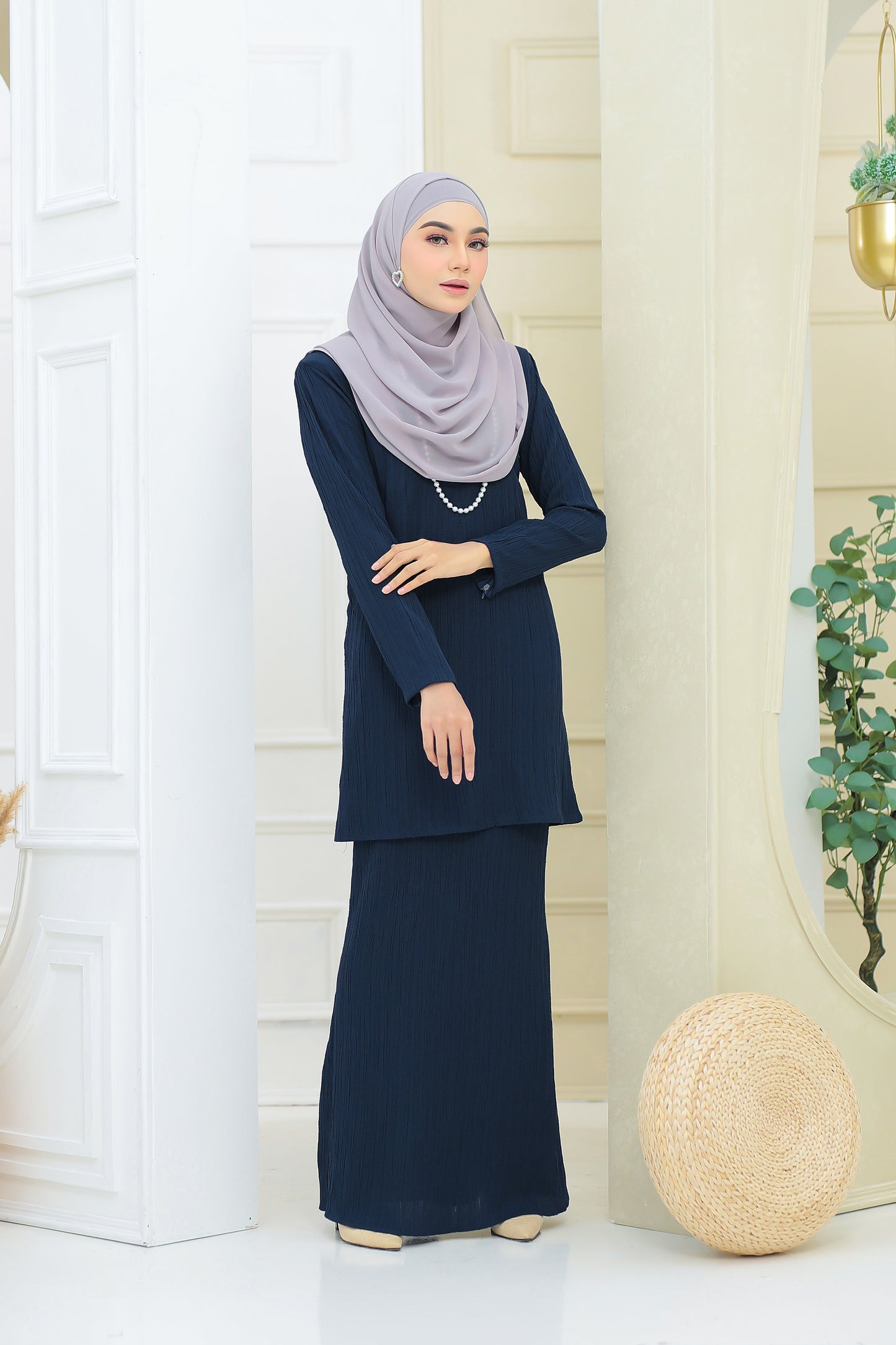 Warda - Dark Blue