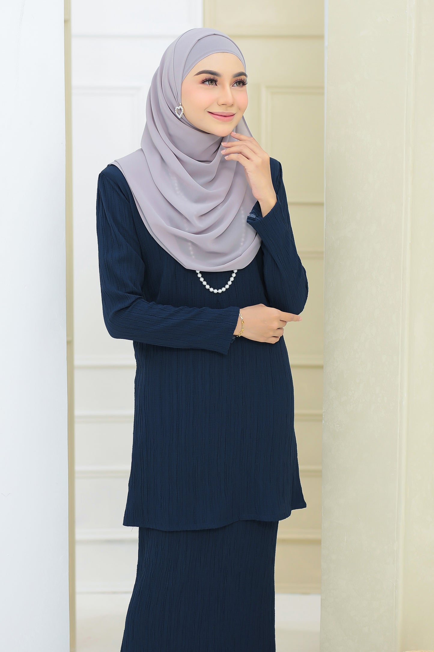 Warda - Dark Blue