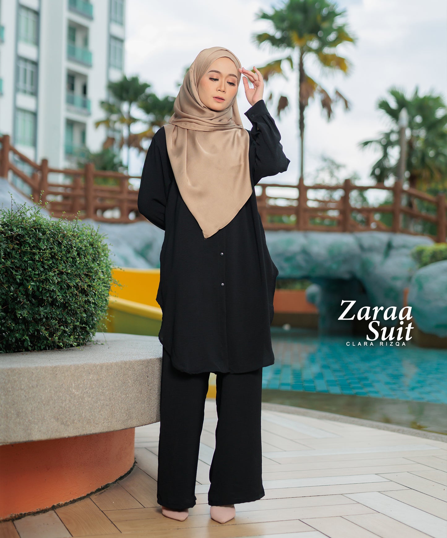 Zarra - Elegant Black