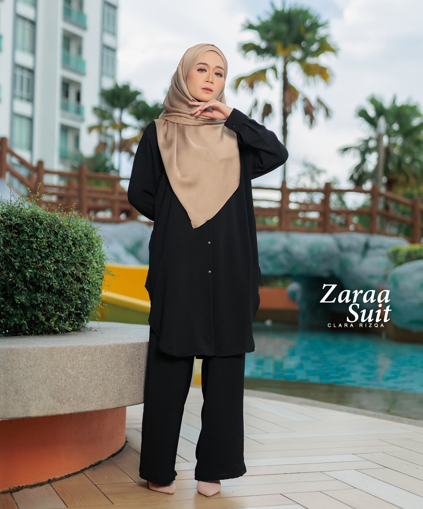 Zarra - Elegant Black