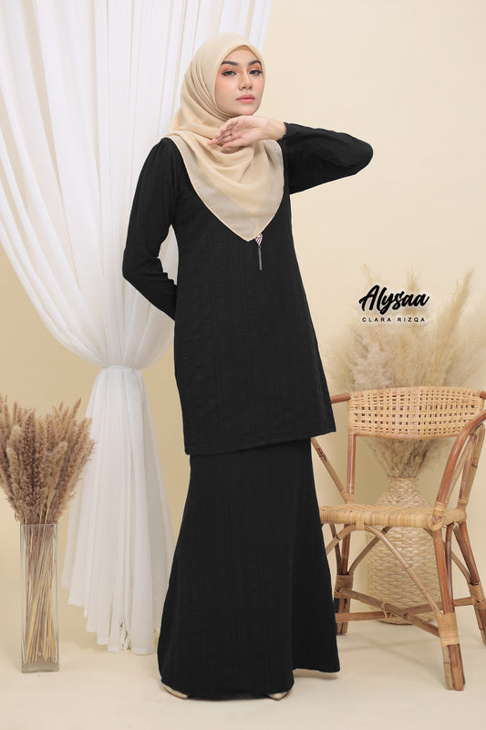 Alysaa - Elegant Black