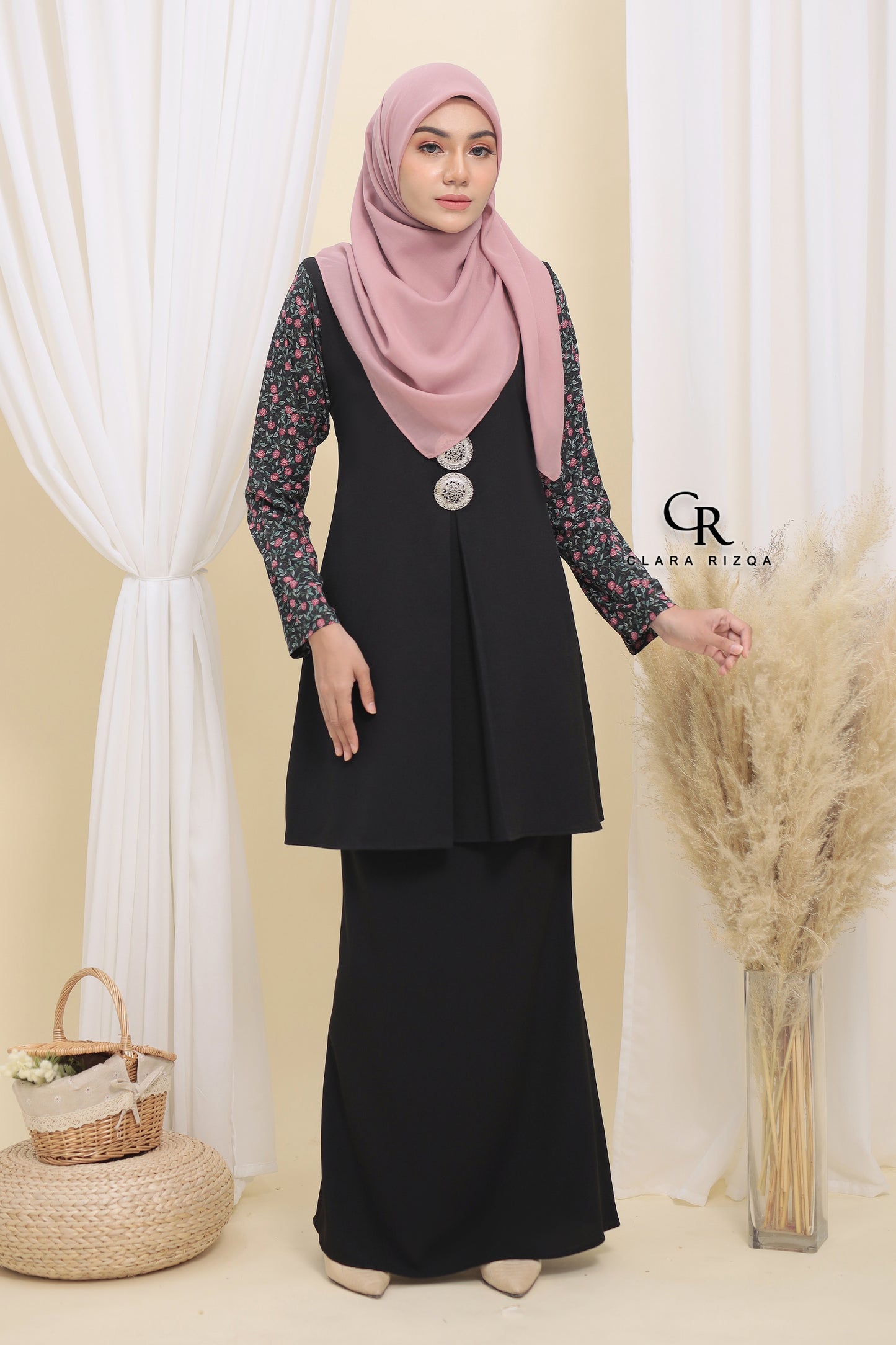 Dahlia - Elegant Black