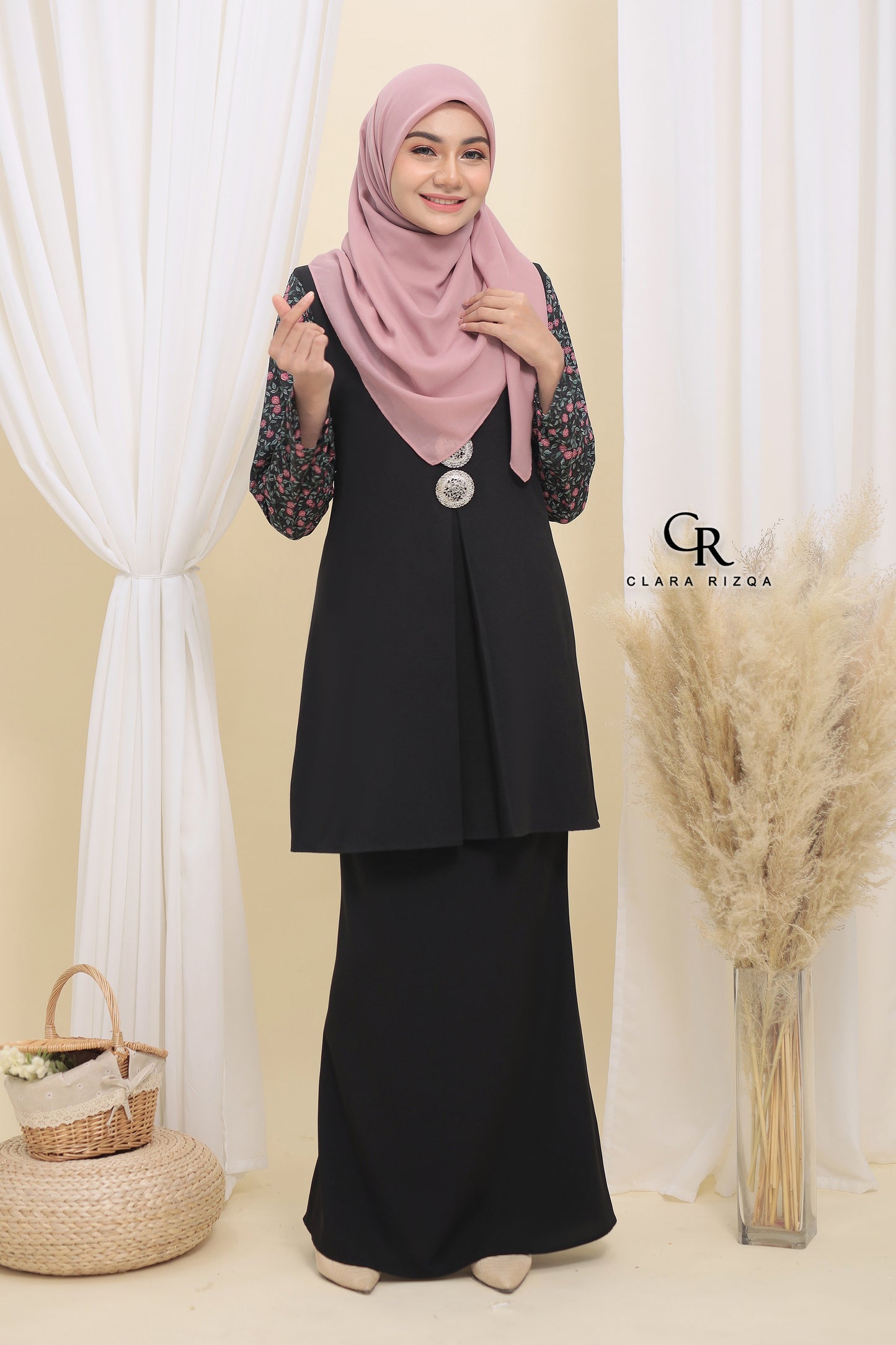 Dahlia - Elegant Black