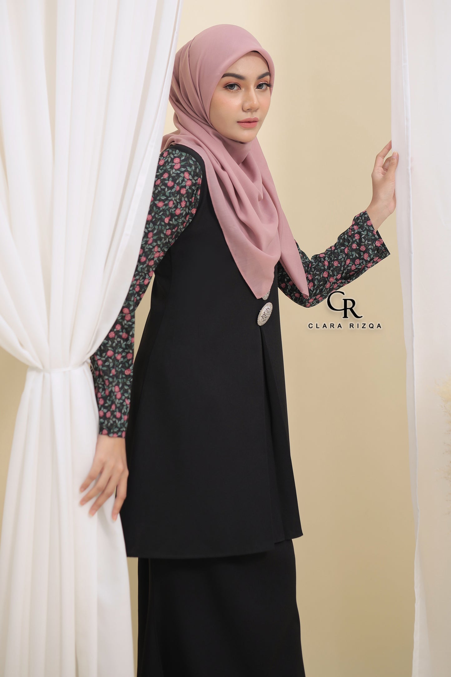 Dahlia - Elegant Black