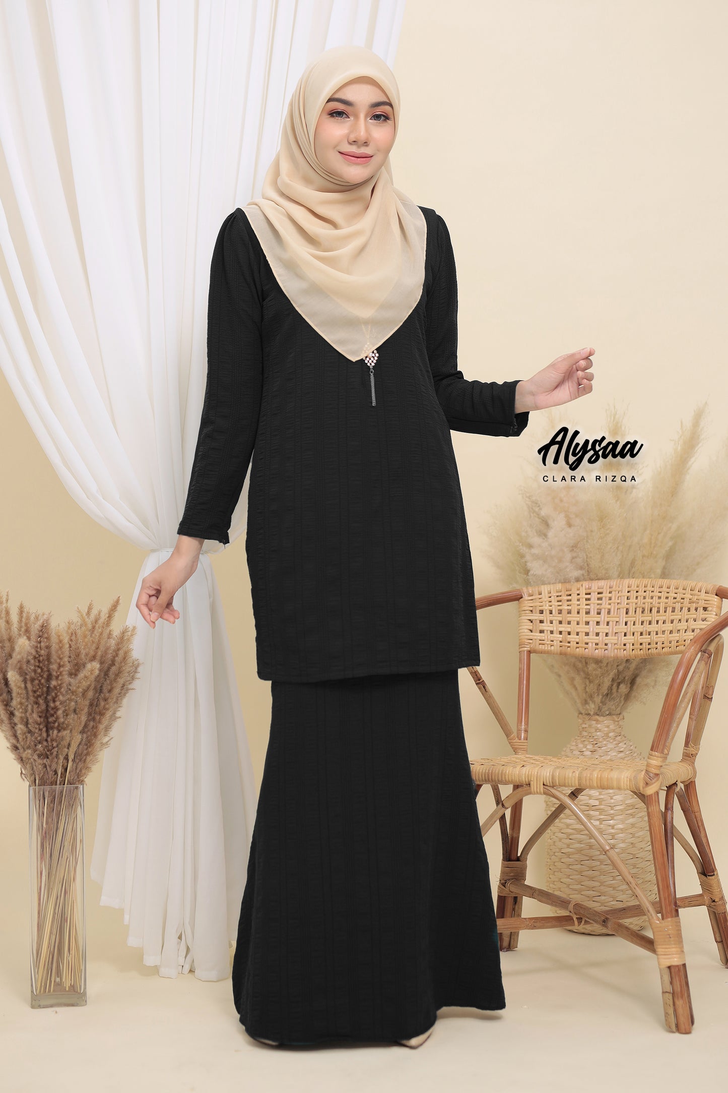 Alysaa - Elegant Black