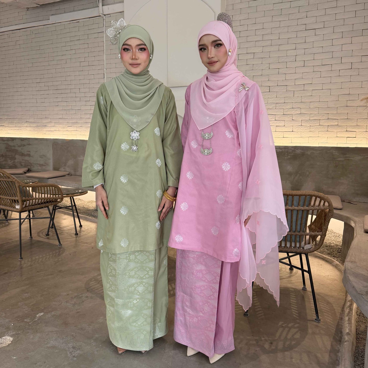 CLARA RIZQA - ANGGUN Baju Kurung Pesak Material Songket Tenun Asli