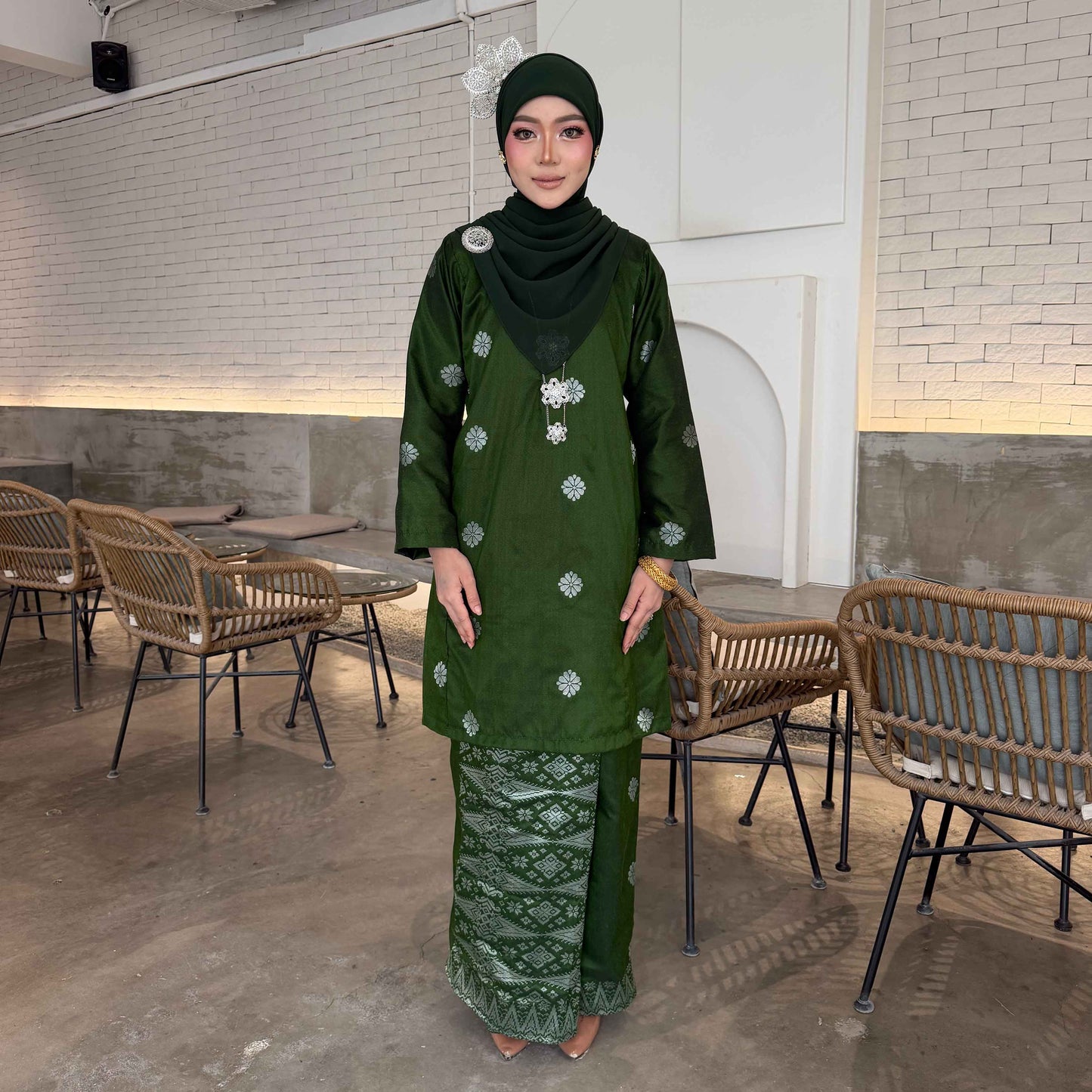 CLARA RIZQA - ANGGUN Baju Kurung Pesak Material Songket Tenun Asli
